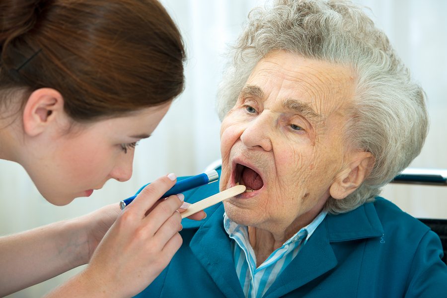 خشکی دهان در افراد مسن